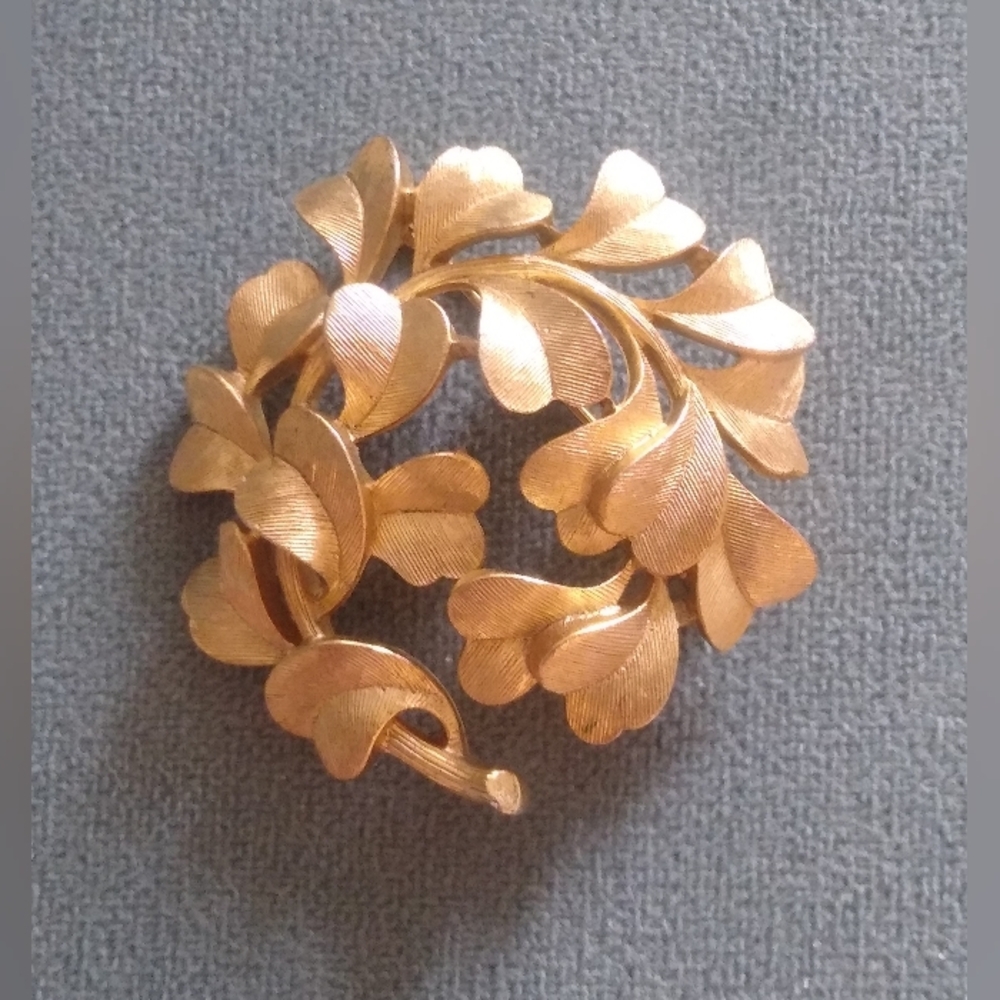 Circular Leaf Brooch, Crown Trifari
